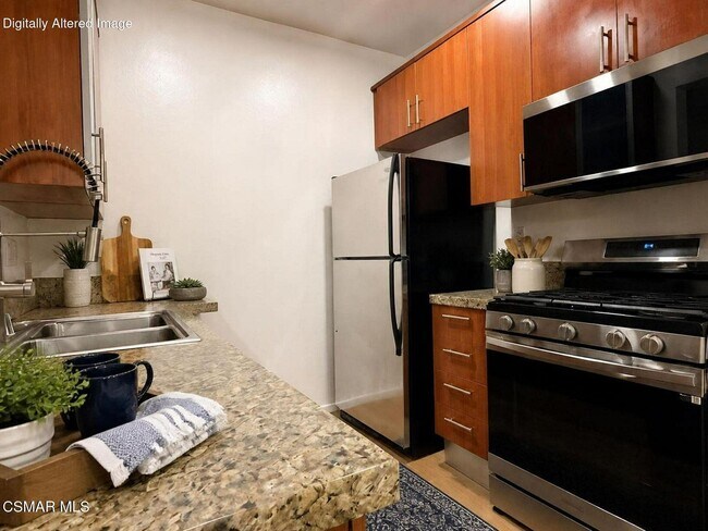 Building Photo - 620 S Gramercy Pl
