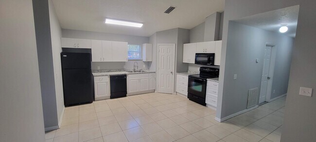 Building Photo - 1405 18th Avenue SW