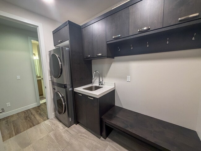 Building Photo - 5979 E Big Horn Pkwy