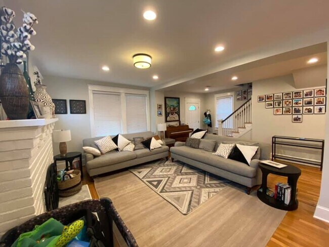 Building Photo - Beautiful 5 Bedroom Single Family Home in Silver Spring!