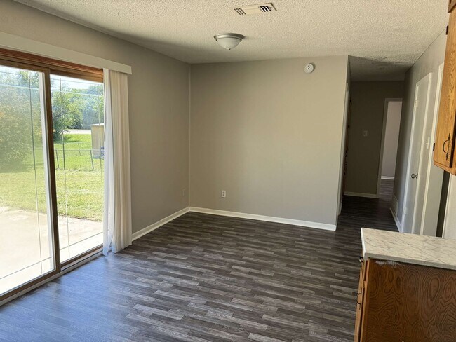 Building Photo - Charming 3 Bed, 1.5 Bath Single Family Home in Copperas Cove, TX - $1300/mo