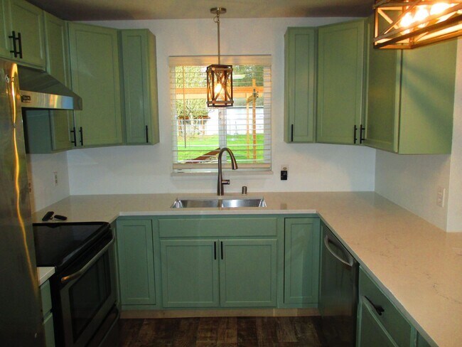 Building Photo - 33124 E Lake Holm Dr SE