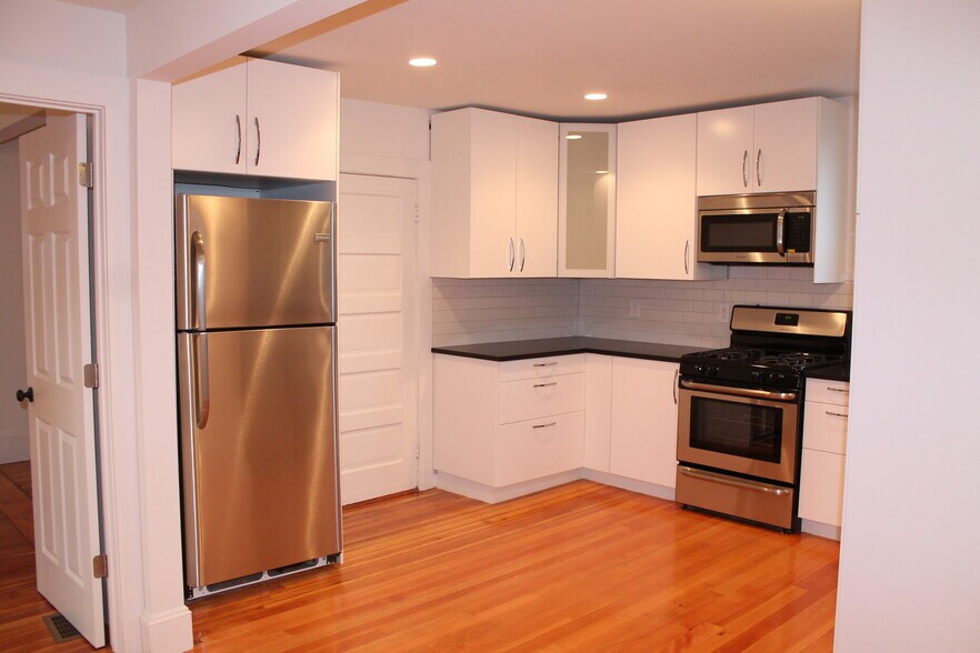 Building Photo - 17 Beechwood Ave