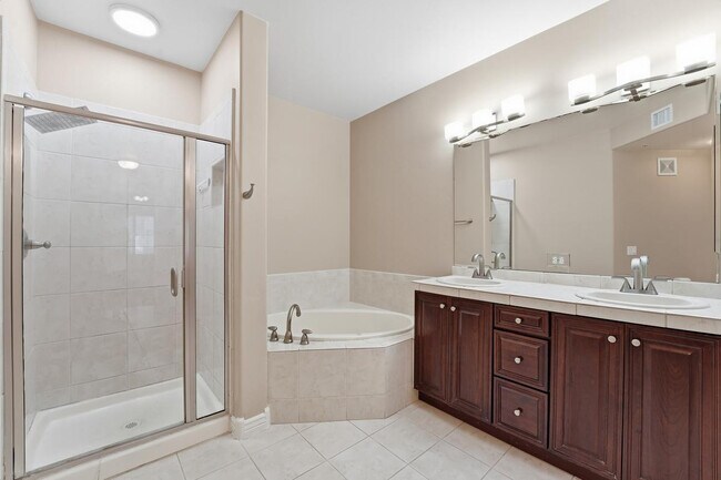 Building Photo - 5350 E Deer Valley Dr