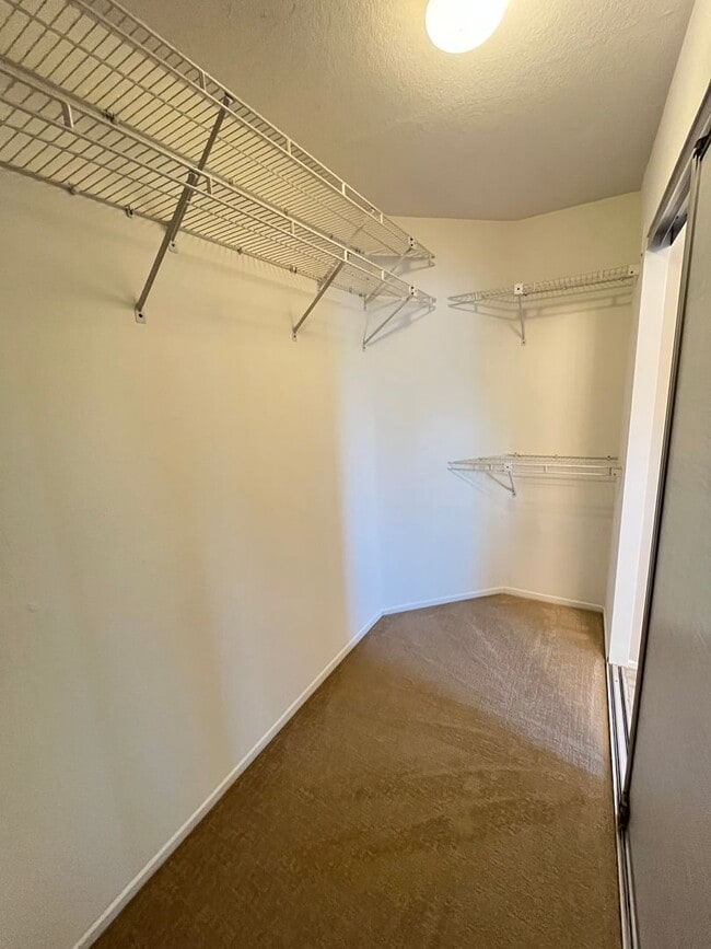 Building Photo - LOVELY 2 STORY DETACHED HOME WITH LARGE LO...