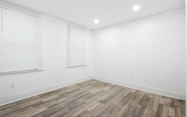 Building Photo - 1361 E 45th St