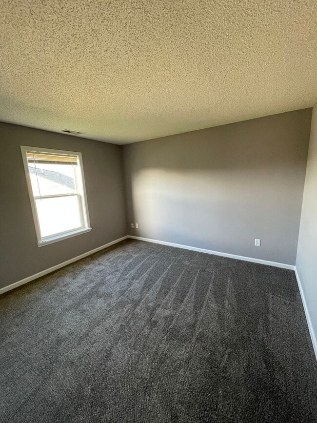 Building Photo - Franklin Twp 4 BR + loft