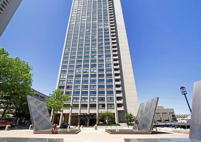 Building Photo - 85 E India Row