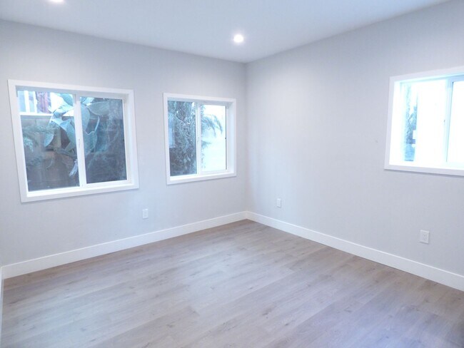 Building Photo - 1258 N Hobart Blvd