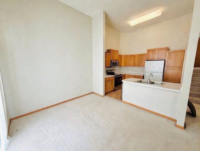 Building Photo - Great 2 Bedroom Townhome in Prime Apple Valley Location!   W’Finished Basement