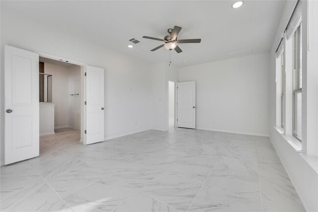 Building Photo - 4621 Modena Bay Bend