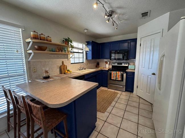 Building Photo - 1002 Windy Hill Rd