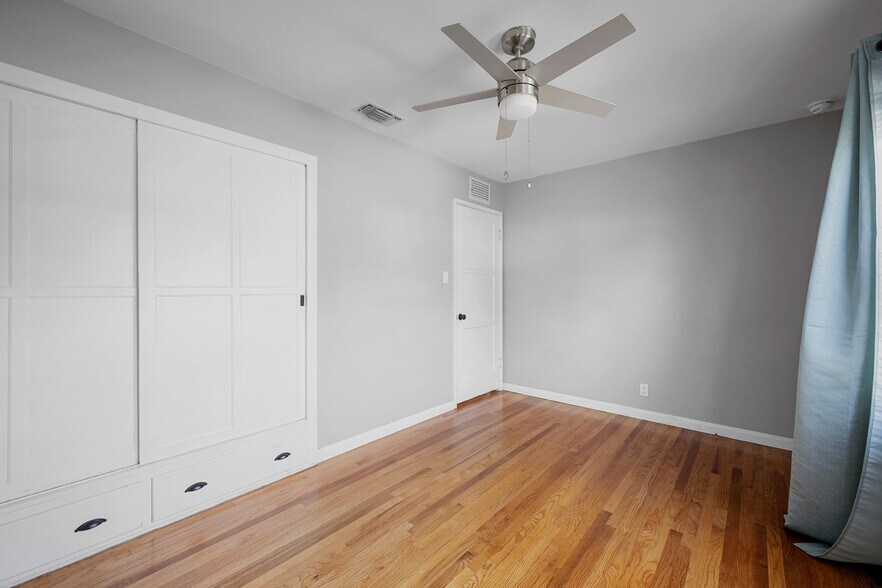 Building Photo - 16026 Valerio St