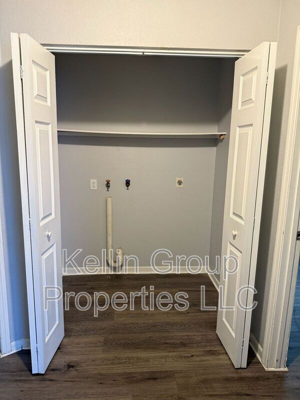 Building Photo - 1039 N Brunnell Pkwy