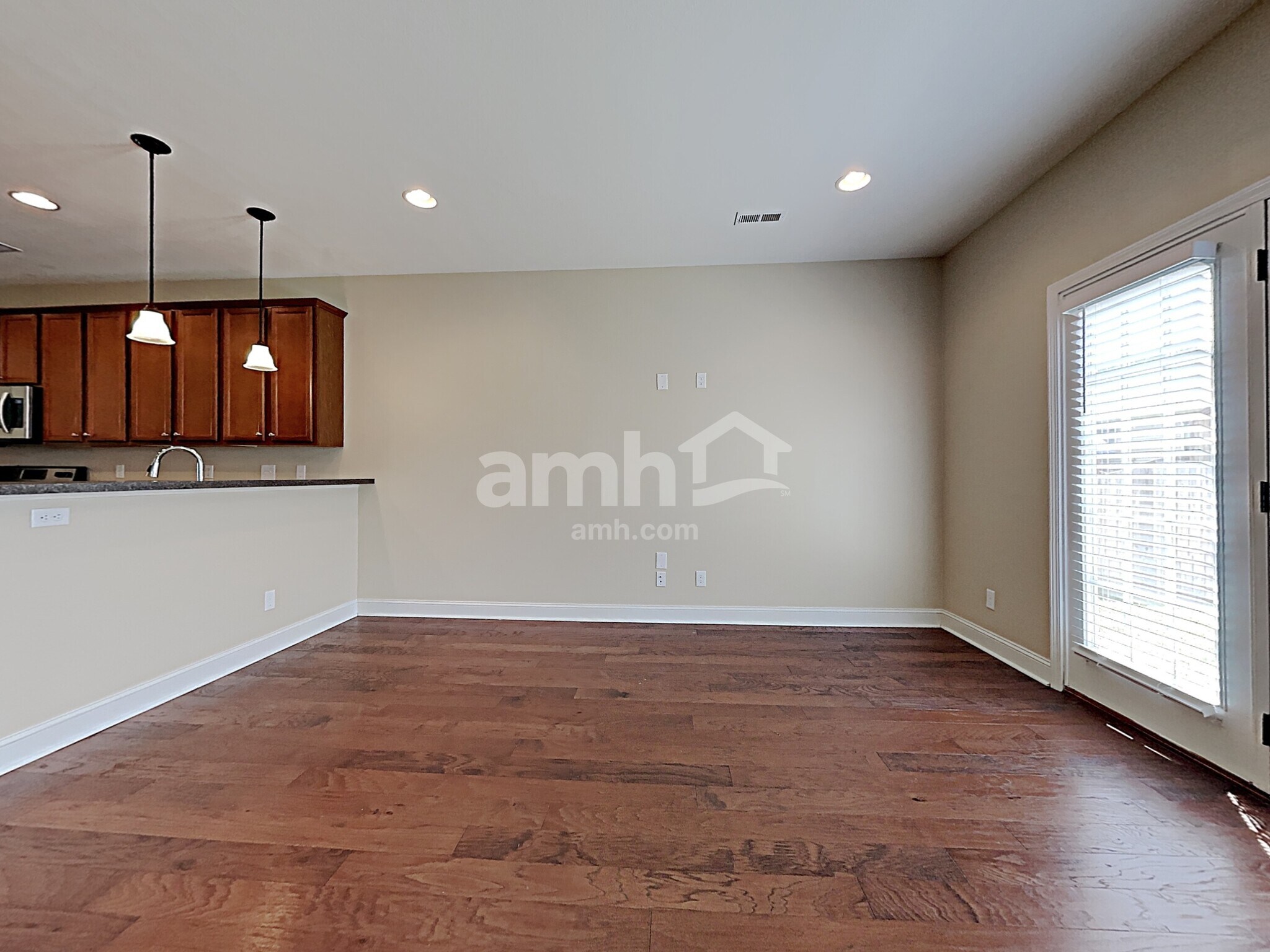 Building Photo - 7217 Deer Springs Way