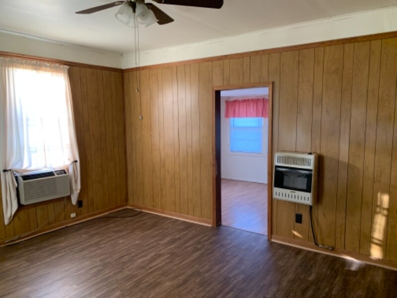 Building Photo - 2026 Chestnut Ave