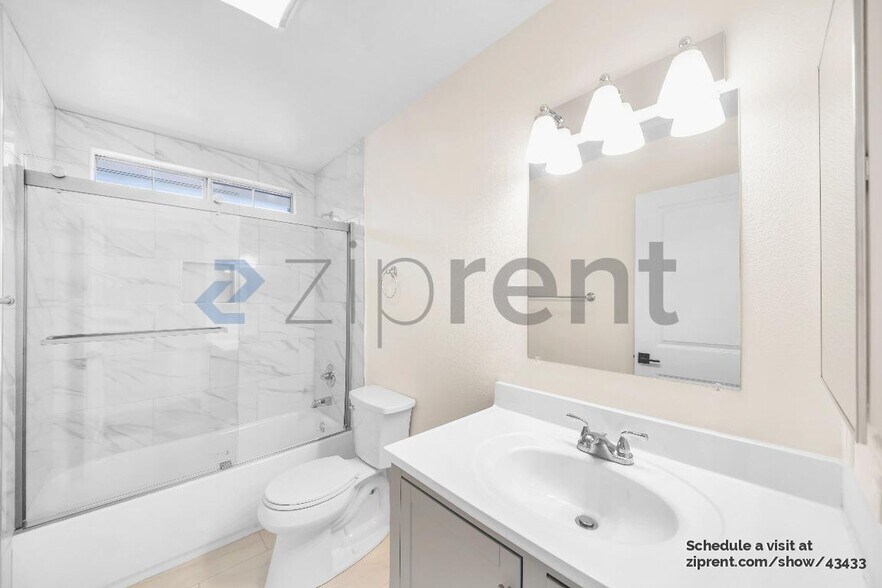 Building Photo - 850 W 80th St