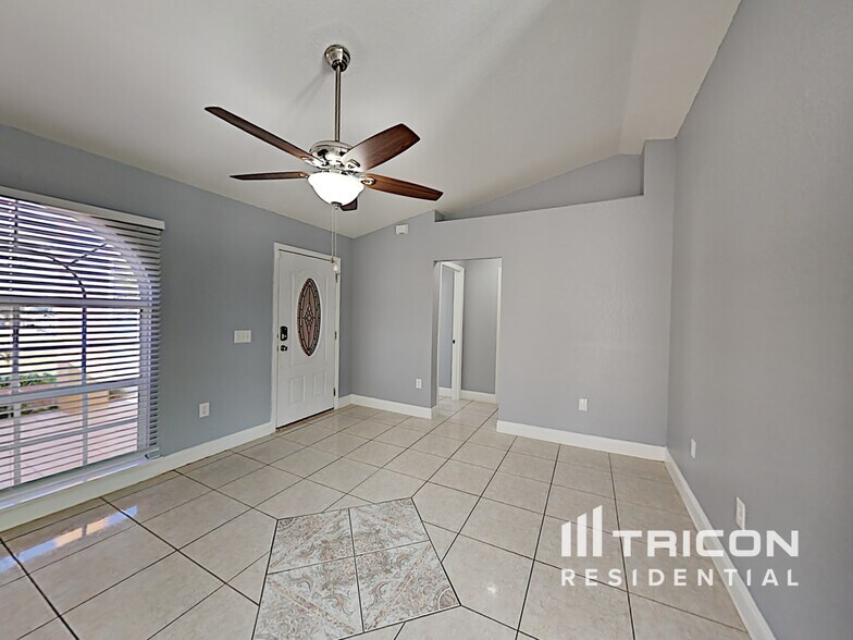 Building Photo - 871 Jarnac Dr