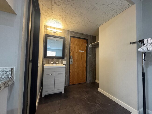 Building Photo - 65 Front St