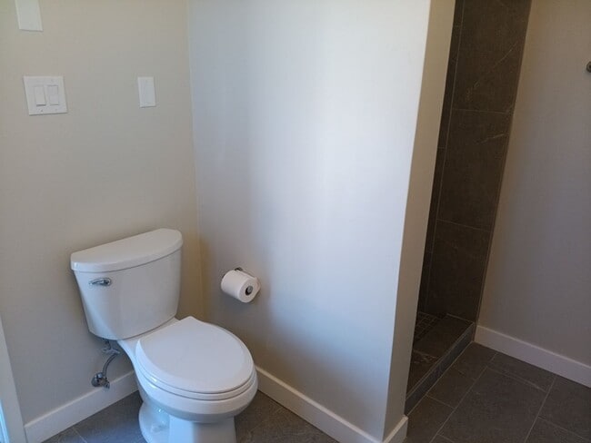 Building Photo - Stunning 4-bedroom 3-bathroom home in Santa Fe! Showings available NOW!