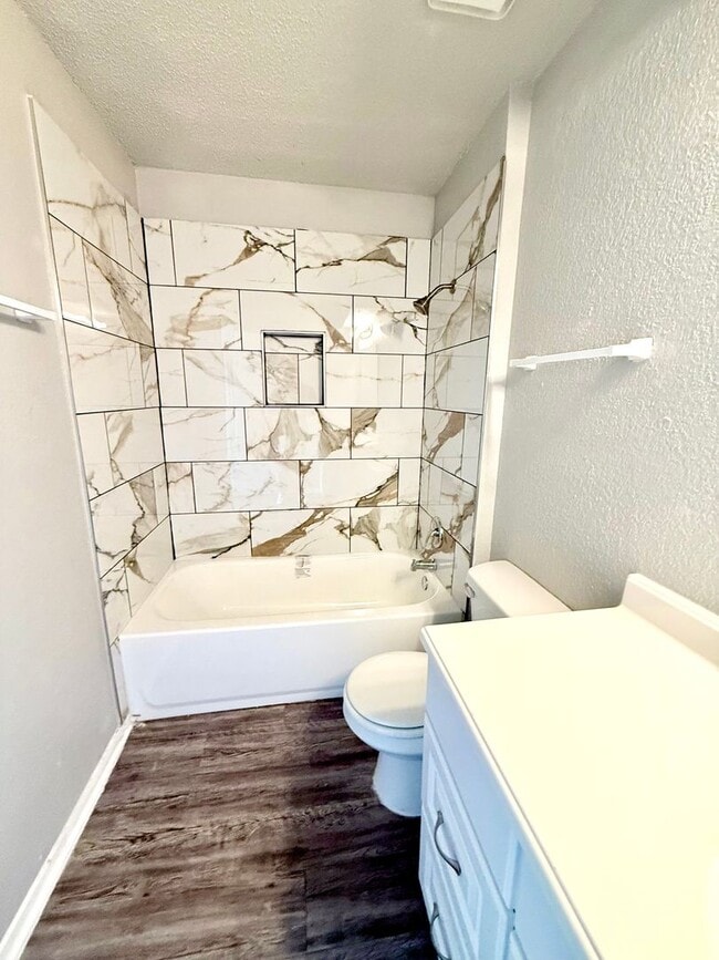 Building Photo - 2BD 2BA Duplex in NW OKC!!