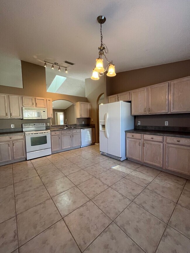 Building Photo - Beautiful Fenced in Yard on a cul-de-sac!!!