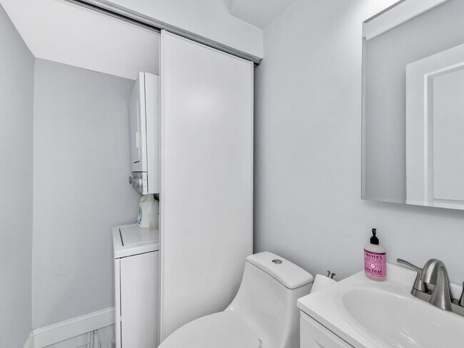 Building Photo - 83 Main St