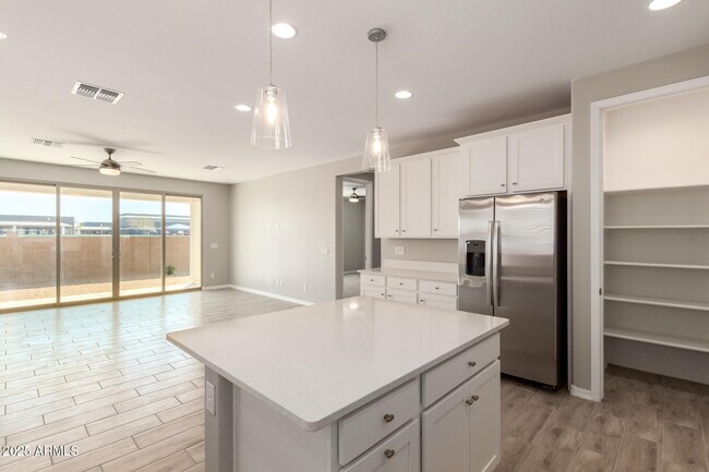 Building Photo - 1275 E Jahns Dr