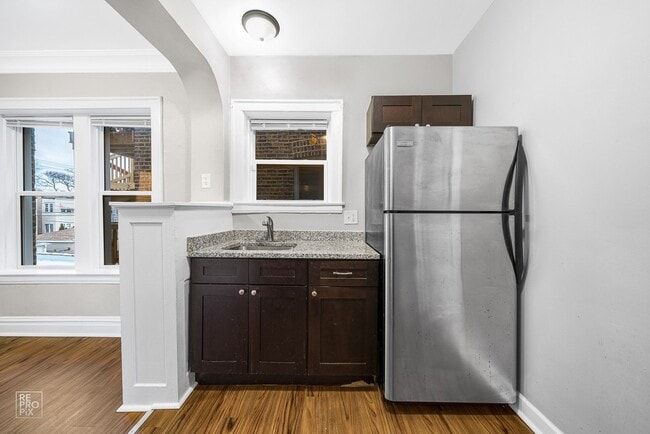 Building Photo - 1942 Lombard-4