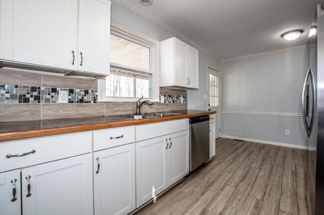Building Photo - 1159 Camp Creek Rd