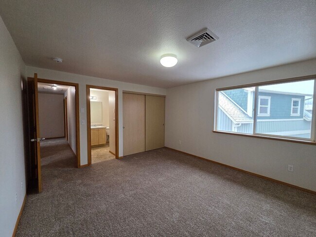 Building Photo - s2980