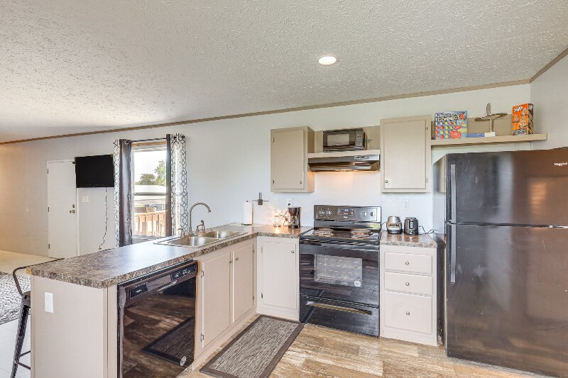 Building Photo - 930 County Rd 3390