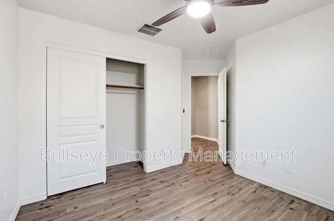 Building Photo - 21069 N Jocelyn Ln