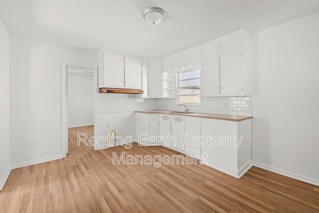 Building Photo - 416 Hearn Cir