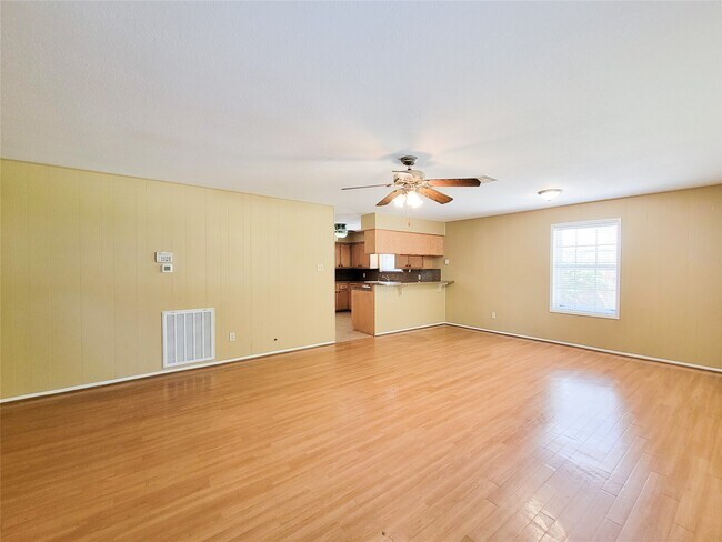 Building Photo - 111 Azalea St