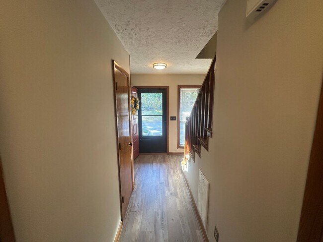 Building Photo - 1202 Huntsman