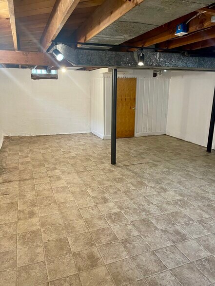 Building Photo - 21521 Benjamin St