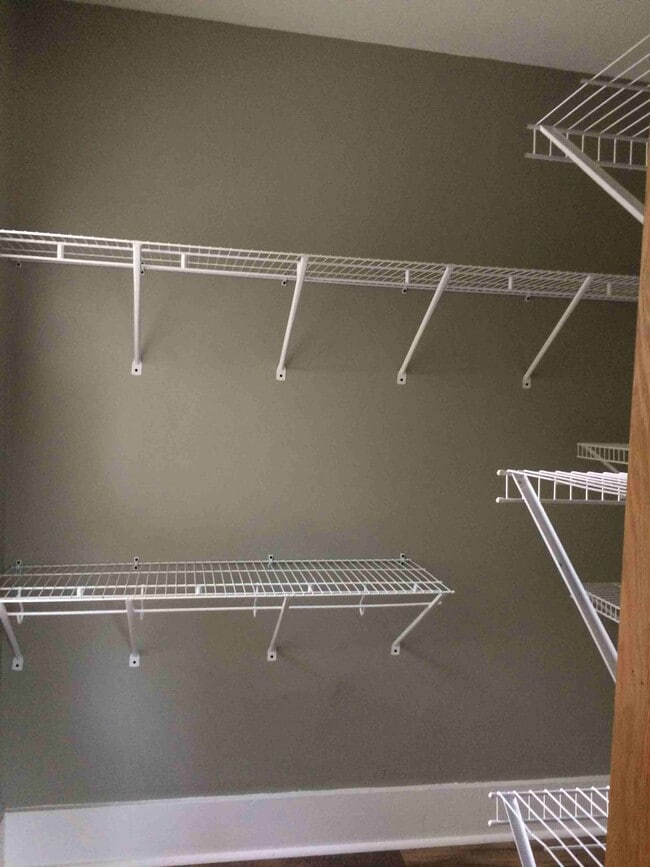 Building Photo - 317 Klingenberg Terrace