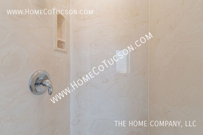 Building Photo - 6645 E Gehrig Ln