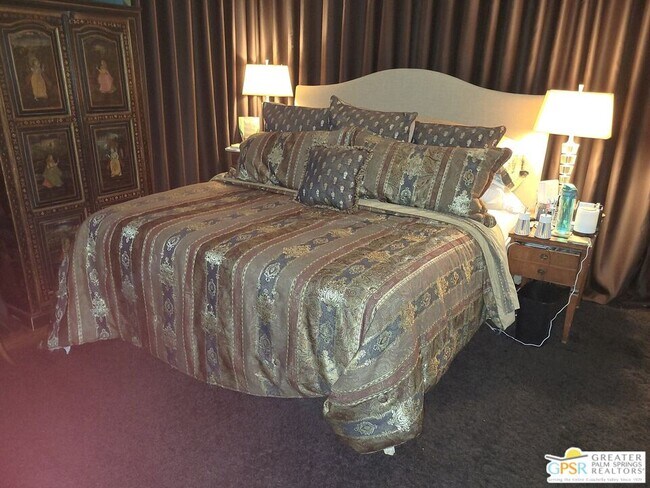 Building Photo - 15300 Palm Dr