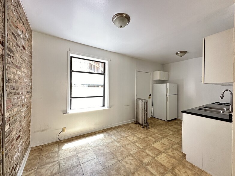 Building Photo - 2332 N Spaulding Ave