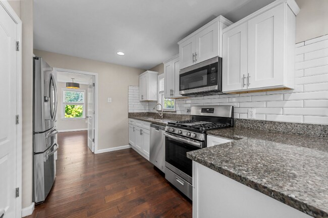 Building Photo - 6837 Julian Ave