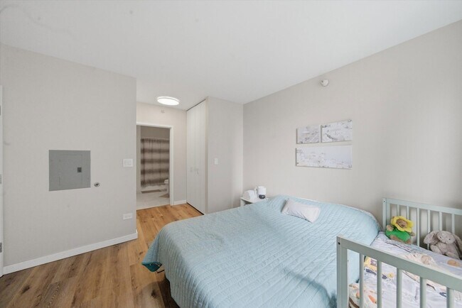 Building Photo - 222 N Columbus Dr