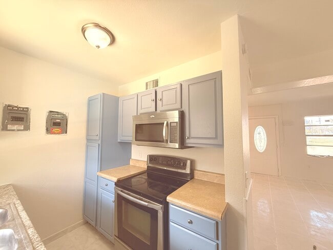 Building Photo - 2102 S 3rd St