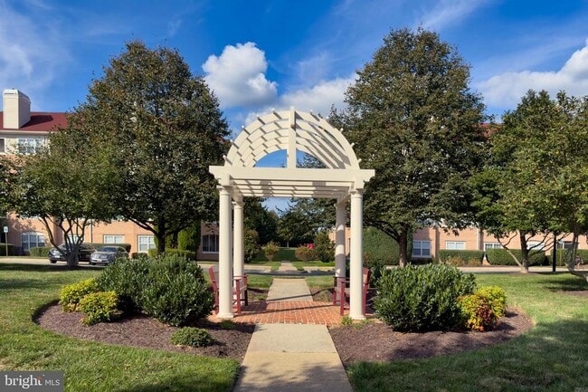 Building Photo - 2115 Ganton Green