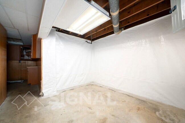 Building Photo - 5620 8th Ave S