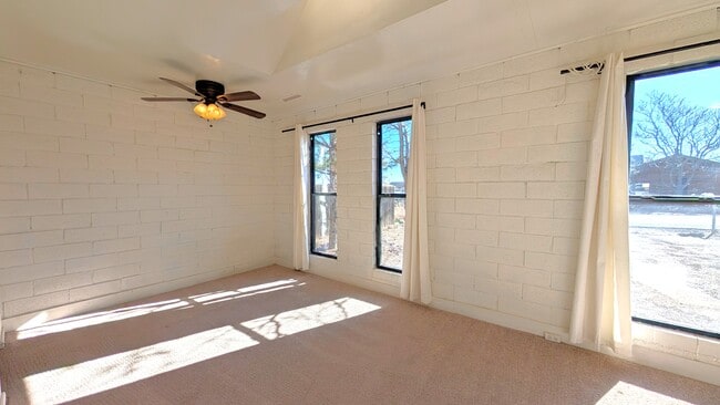 Building Photo - 1514 N Elaine Way