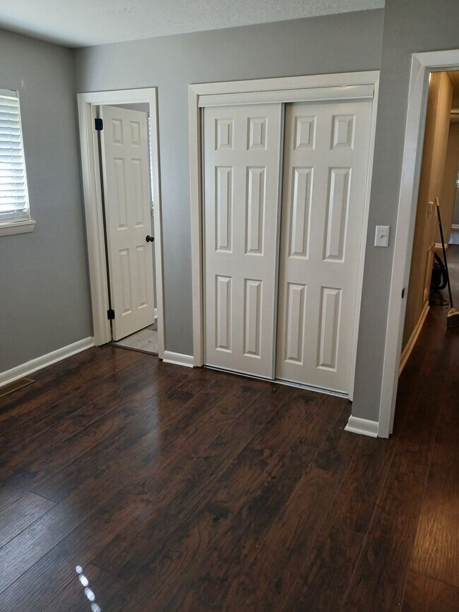 Building Photo - AVAILABLE NOW! MOVE IN READY! CONTACT US T...
