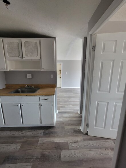 Building Photo - 13430 Euclid Ave