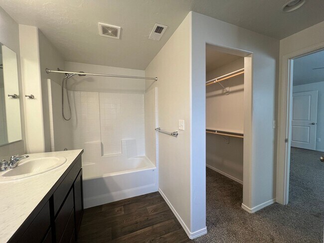 Building Photo - Beautiful 3 bed 2 bath home in Caldwell ju...